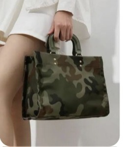 lot 40373 image: 2-piece camouflage handbag set