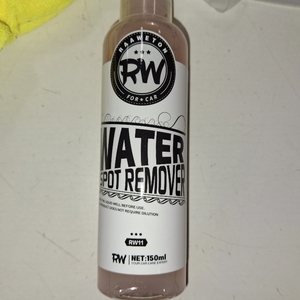 lot 26492 image: RAAWETON WATER SPOT REMOVER 150ML FOR CARS WITH RAG