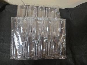 lot 127 image: Clear Glassware Set 16-Piece Drinkware Lot&nbsp