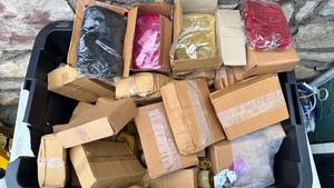lot 157 image: Tubular napkin ring holderdiffrent colors mix lot of 50&nbsp