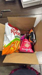 lot 4957 image: Buffalo chicken jerky plus Snacks & Treats Variety Lot  - Retail $0
