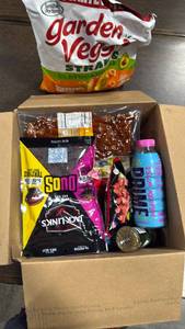 lot 4989 image: Snack and Beverage Lot Garden Veg Straws Doritos Gatorade - Retail $0