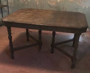 lot 116 image: Antique Dining Table with Turned Legs & 2 Leaves