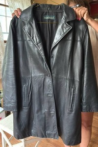 lot 202 image: Harve Benard Black Leather Coat XL