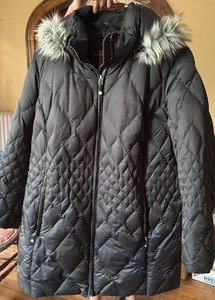 lot 203 image: Eddie Bauer Black Quilted Down Puffer Coat with Faux Fur Hood Trim Ladies 2X