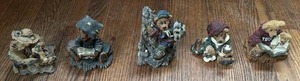 lot 204 image: Boyds Bears and Friends Figurine Collection Lot of 5