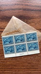 lot 219 image: 6 Pilgrim Tercentenary 5 Cent Stamps 1620-1920 Signing of Compact