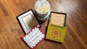 lot 226 image: Mixed Lot Hoot-Nanny Magic Designer, Framed Music Story, Hot Pad, Floral Mini Hat Boxes.