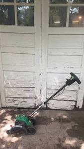 lot 313 image: Working Weed Eater Edger