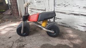 lot 314 image: Vintage 1980s Kids Ride-on 3-wheeler ATV, With Metal Tank