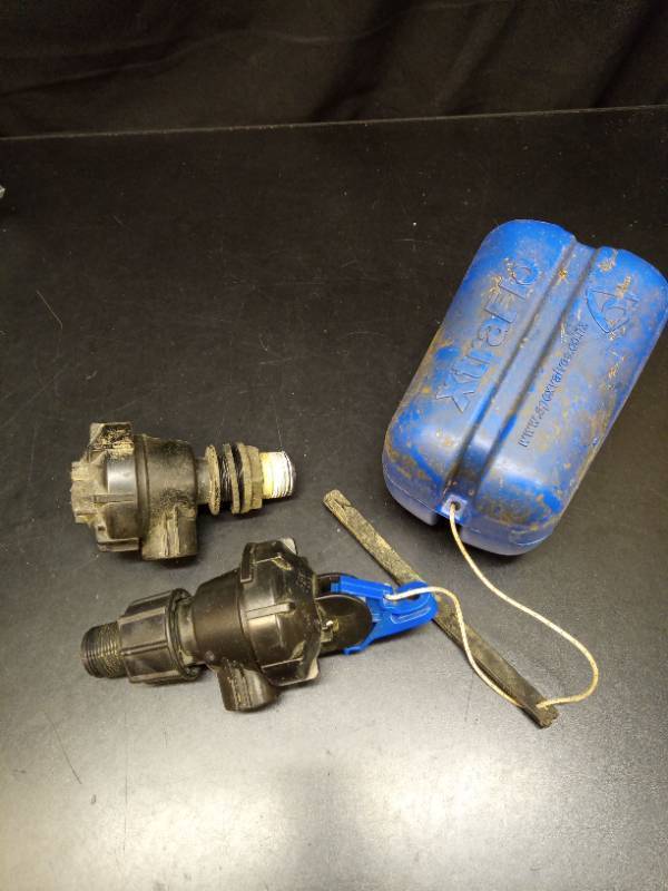 lot 2008 image: Kitfed Fuel Cell with Two Injectors and Blue Pressure Tank - Retail $0