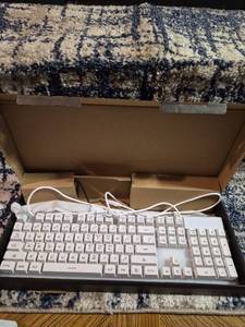 lot 102 image: MAGEGEE K1 Game Keyboard Model K1 5V 200mA