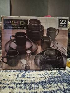 lot 148 image: Evolution 22 Piece Dinnerware Set Service for 4