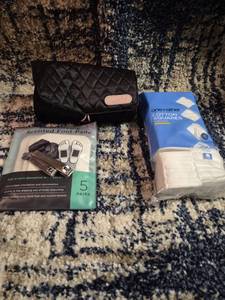 lot 151 image: Caboodles Quilted Travel Organizer Scented Foot Pads Cotton Squares Lot