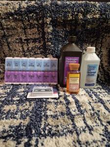 lot 175 image: Medication Organizer, Hydrogen Peroxide, Isopropyl Alcohol, Shower Gel, Double Edge Blades Lot