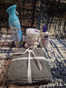 lot 222 image: Febreze Air Mist Refresh Energize, Clean & Clear Moisturizer, Facial Wipes Lot with Towels
