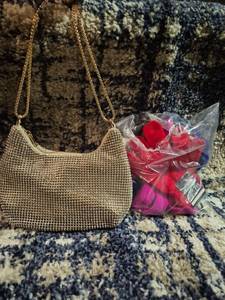 lot 236 image: Gold tone Beaded Evening Bag and Winter Gloves