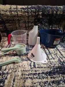 lot 249 image: Cooking Concepts Kitchen Tool Set Mixing Bowl Measuring Cups Funnel Spray Bottle