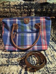 lot 253 image: Plaid Tote Bag with Leather Handles and Matching Shoulder Strap