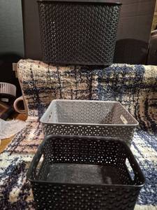 lot 267 image: Plastic Storage Baskets with Perforated Design 3-Piece Set