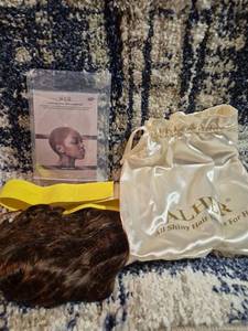lot 305 image: RDL Hair Extensions 2PCS Set with ALTEHR Storage Bag
