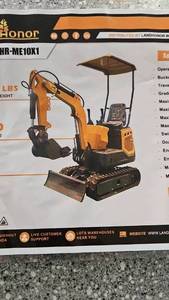 lot 6685 image: LandHonor LHR-ME10X1 Mini Excavator
