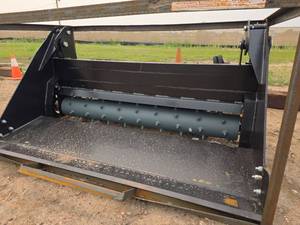 lot 6767 image: Raytree 6-IN-1 Power Rake Bucket RPRB72