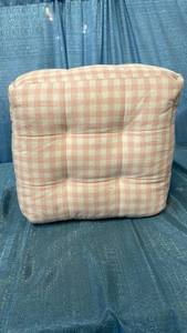 lot 3001 image: Tufted Gingham Dorm Ottoman Pink - Room Essentials