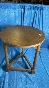 lot 3029 image: Round Pedestal Side Table with Tripod Base