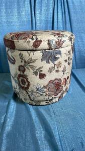 lot 3033 image: Swivel Storage Ottoman Floral Pattern - Threshold designed with Studio McGee