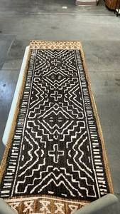 lot 3061 image: 24x7 Global Runner Rug BlackTan - Threshold