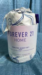 lot 3073 image: Forever 21 Home Cooling Sheet Set Twin