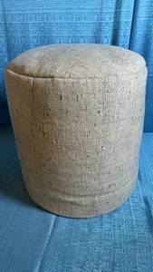 lot 8008 image: Round Speckled Pouf Ottoman in Woven Fabric