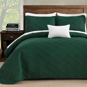 lot 242214 image: Yiran Quilts King Size, Emerald Green Bedspread Bedding Set