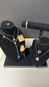lot 109 image: Jewelry Set with 4 Necklaces, Earrings and a Bracelet