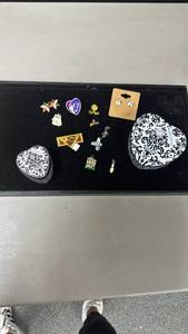 lot 117 image: Vintage Jewelry Pin and Brooch lot with a Brighton Heart Shaped jewelry tin