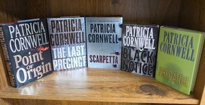 lot 708 image: Patricia Cornwell 5 Books - including first editions of The Last Precinct and Scarpetta (books may or may not have an Ex Libris this Book Belongs To sticker on first page)
