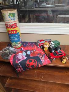 lot 735 image: Block City Building Set, Toy Vehicles and Figures, and Spiderman draw-string bag
