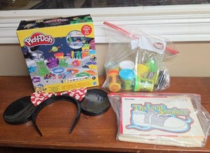 lot 736 image: Play-Doh Stars n Sparkle Tool Kit, bag of small Play Doh jars, Minnie Mouse headband, and learning cards