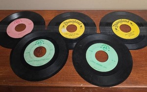 lot 738 image: Disneyland Robin Hood 45 RPM Vinyl Records Lot of 5