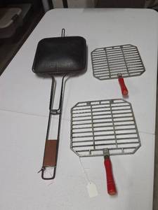 lot 772 image: Camping Grill Cooking Tools
