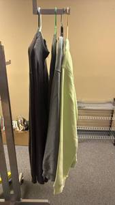 lot 212 image: Lot of 5 Mens XXL Long Sleeve Shirts. Assorted Colors