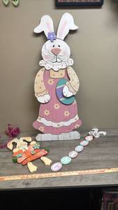 lot 506 image: Wooden Easter Wall Decor