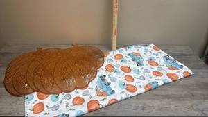 lot 531 image: Orange Pumpkin Leaf Placemat Set 4 Piece and Vintage Truck and Pumpkin Tablecloth