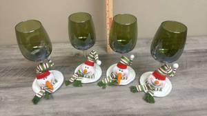 lot 533 image: Snowman Wine Glass Holder Set of 4 Green Stem Glasses