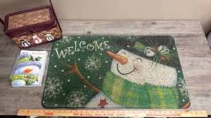 lot 558 image: Christmas Basket, Door Mat and Cards