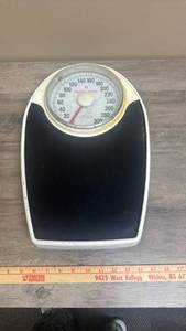 lot 579 image: Healthometer Personal Scale 300 lbs Capacity Mechanical Bathroom Scale