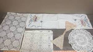 lot 614 image: Lot of Lace Doilies and Embroidered Linens 5 Pieces