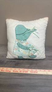 lot 615 image: Sun Bonnet Applique Quilted Decorative Pillow