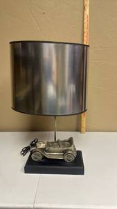 lot 623 image: Vintage Cast Iron Classic Car Model Table Lamp with Silver Colored Shade